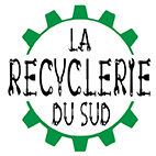 Logotype d'un engrenage vert superposé d'un lettrage noir en différentes formes de mécanique