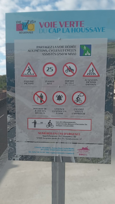 Ne tombez pas dans le panneau… la voie n’est pas verte mais c’est une « voie verte » !
