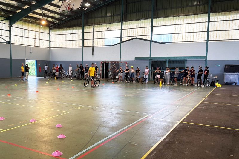 Les élèves prêts pour la séance mobilité vélo