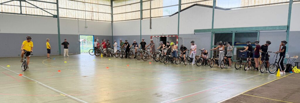 Les élèves de secondes sont prêts pour la séance de mobilité vélo